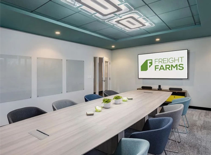 建设全球基础设施的办公室装修设计空间是怎样打造的——Freight Farms